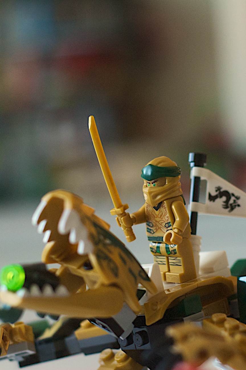 ninjago lloyd's golden dragon