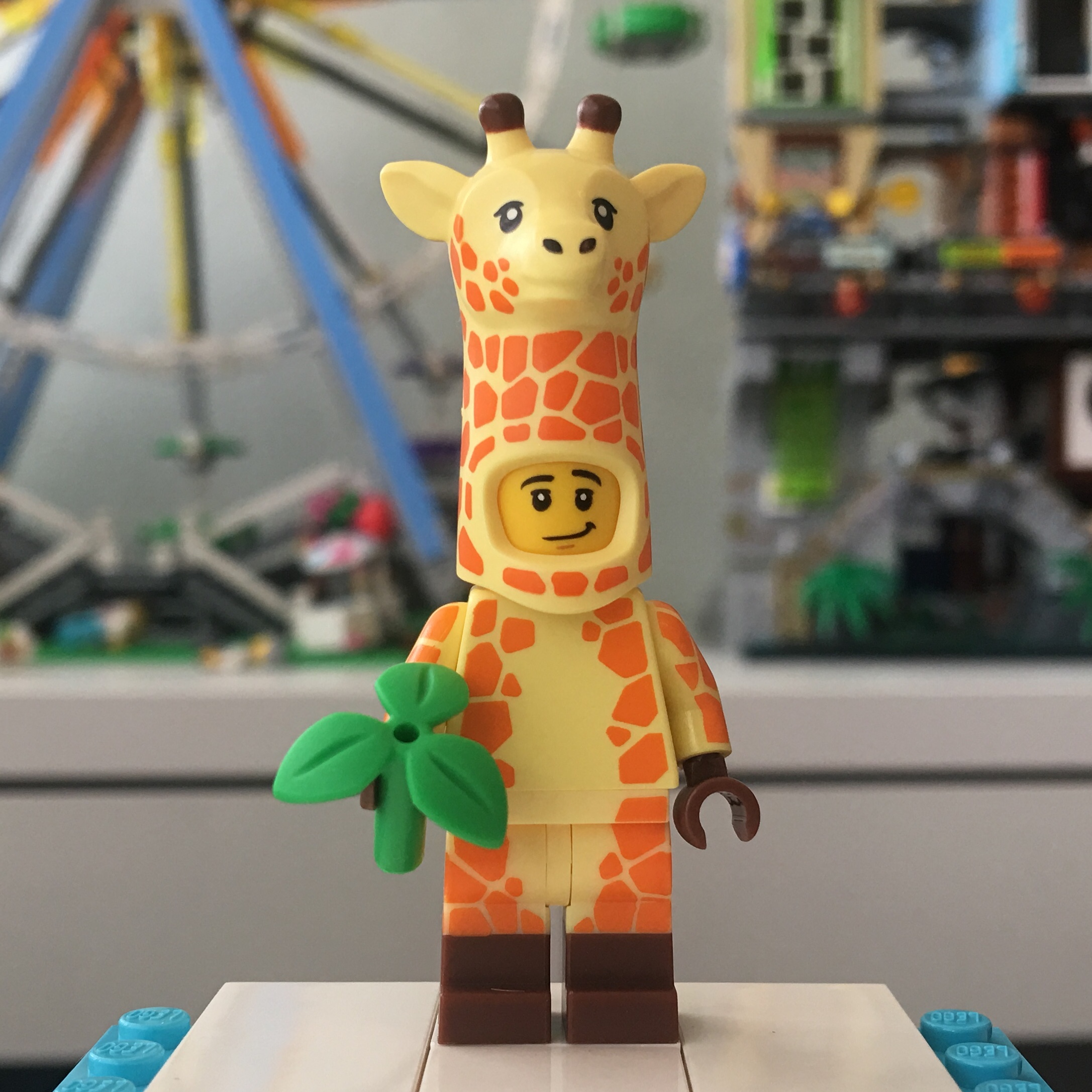 The LEGO Movie 2 Collectible MiniFigure #04 Giraffe Guy Sealed Pack 