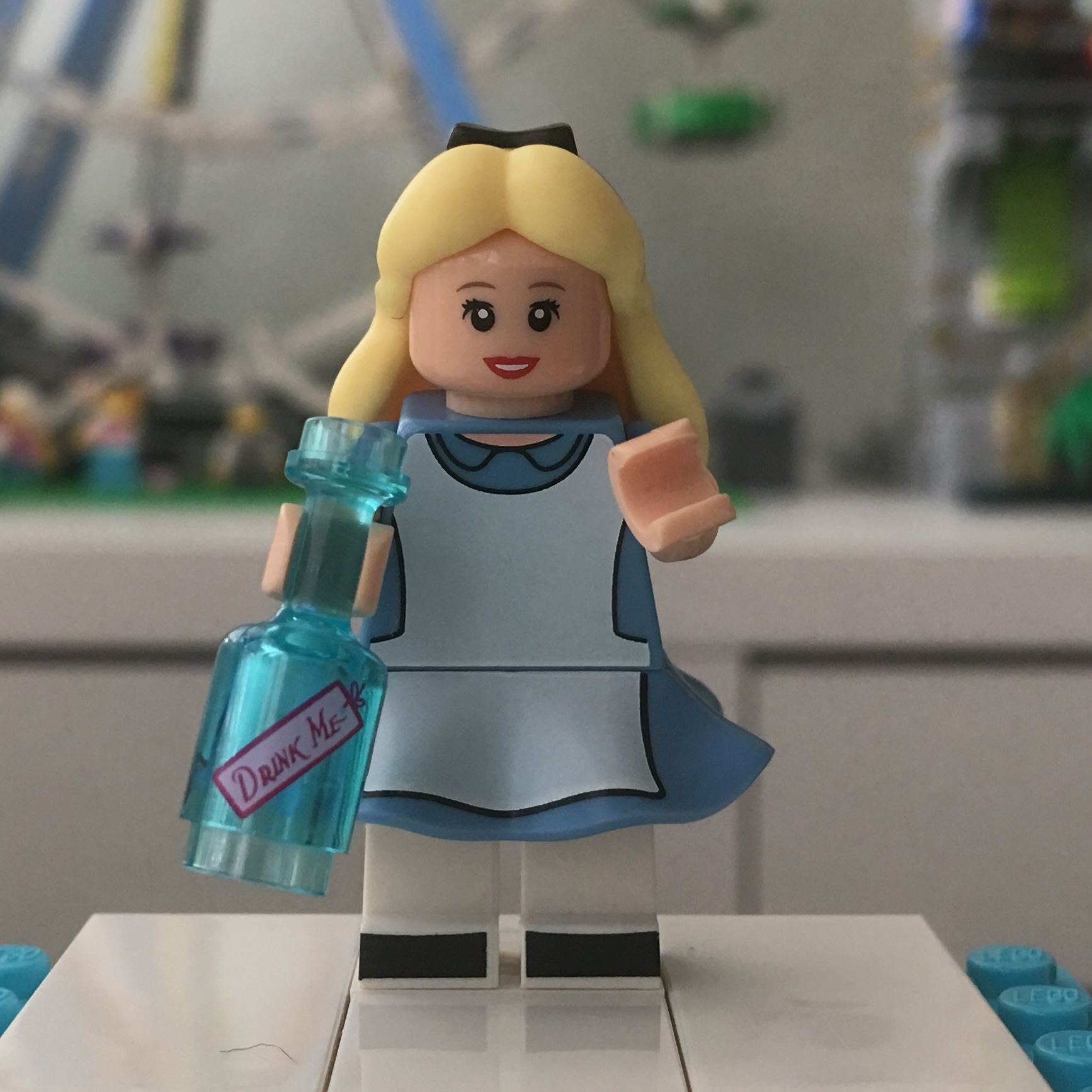 LEGO Collectible Disney Alice (in Wonderland) Minifigure - Complete Set